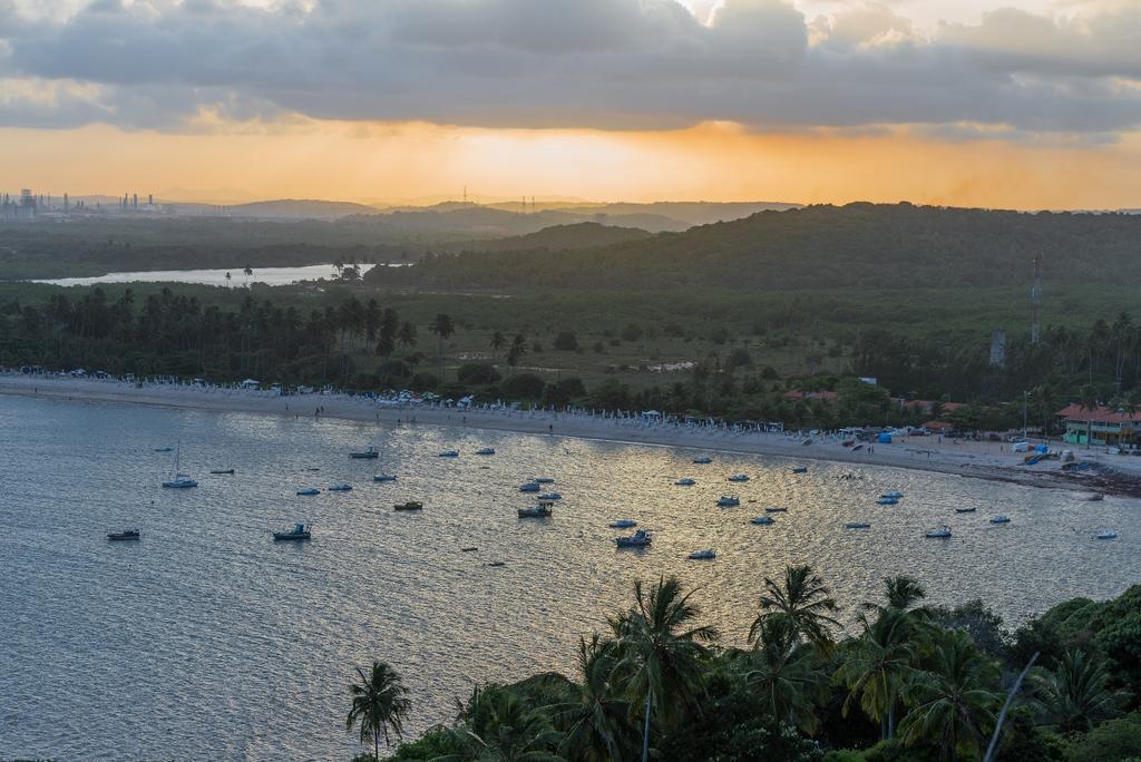 Sheraton Reserva Do Paiva カボ・デ・サント・アゴスチーニョ 部屋 写真 Sunset at the mouth of the river