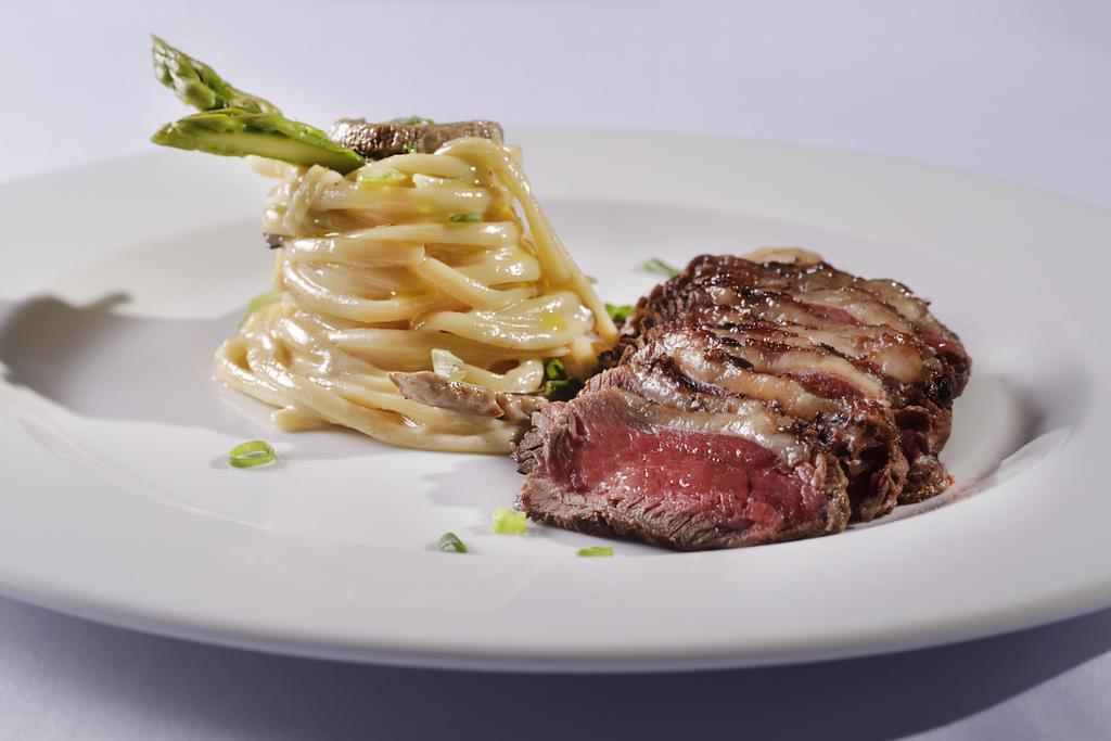 Sheraton Reserva Do Paiva カボ・デ・サント・アゴスチーニョ エクステリア 写真 A steak prepared sous-vide