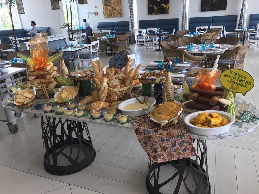 Sheraton Reserva Do Paiva カボ・デ・サント・アゴスチーニョ エクステリア 写真 A buffet at a hotel