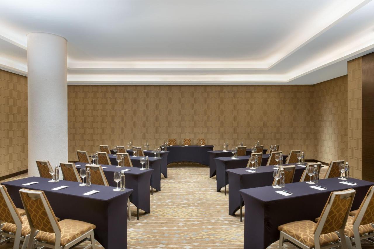 Sheraton Reserva Do Paiva カボ・デ・サント・アゴスチーニョ エクステリア 写真 A meeting room at the Four Seasons Hotel, London